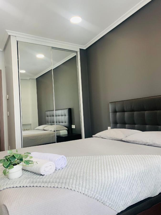 Apartamento Deluxe, 4 Habitaciones, Parking Madrid Eksteriør billede